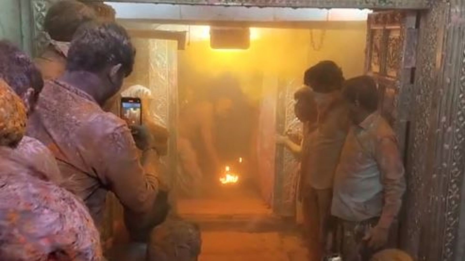 Madhya Pradesh Ujjain Mahakal Temple How Fire Incident Happened See Video News And Updates - Amar Ujala Hindi News Live - Mahakal Temple Fire:उज्जैन के महाकाल मंदिर में भस्मआरती के दौरान कब