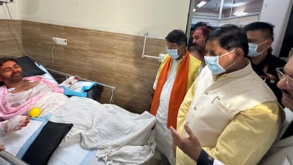 Madhya Pradesh Ujjain Mahakal Temple Bhasma Aarti Fire incident several injured news and updates