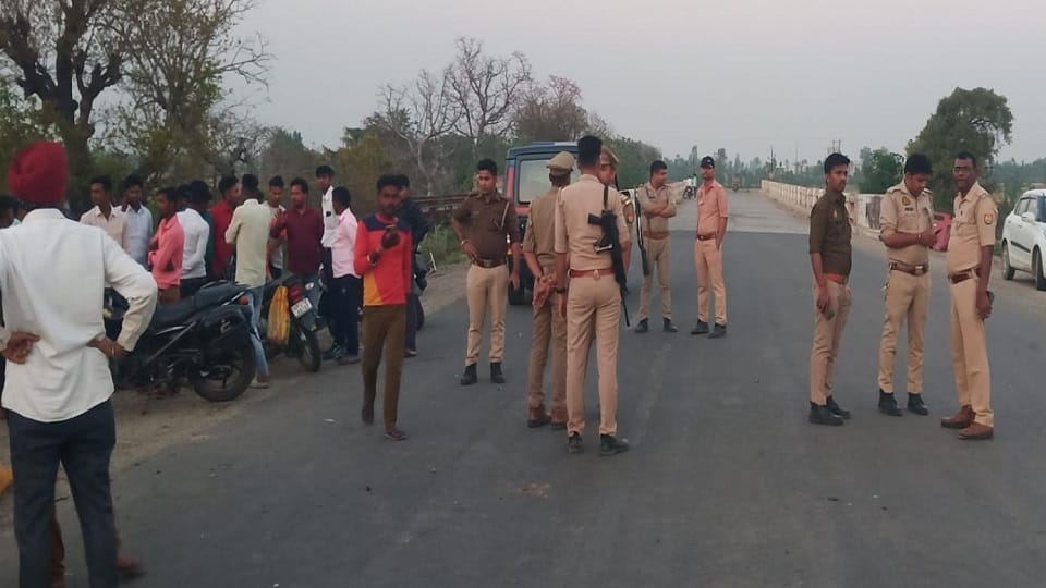 Two youths died in a fierce collision between bikes in Shahjahanpur