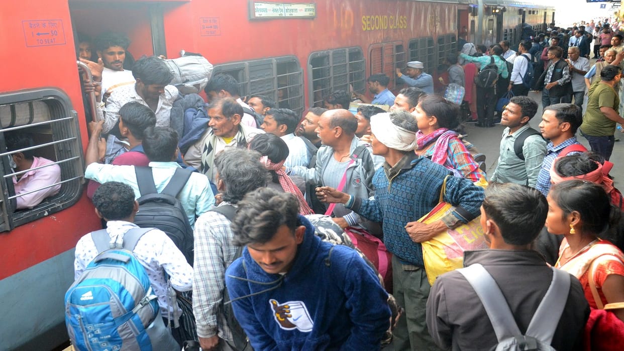 clone train of Shramjeevi Express had to run due to crowd of passengers on Holi
