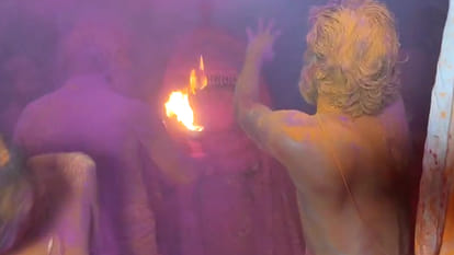Madhya Pradesh Ujjain Mahakal Temple Bhasma Aarti Fire incident several injured news and updates