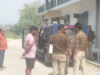 UP News: कनपटी पर पिस्टल सटाकर शख्स ने खुद को मारी गोली, बेटों ने बाल नहीं कटवाए तो नाराज होकर उठाया ये कदम Father shoots himself with pistol for not getting children hair cut in varanasi