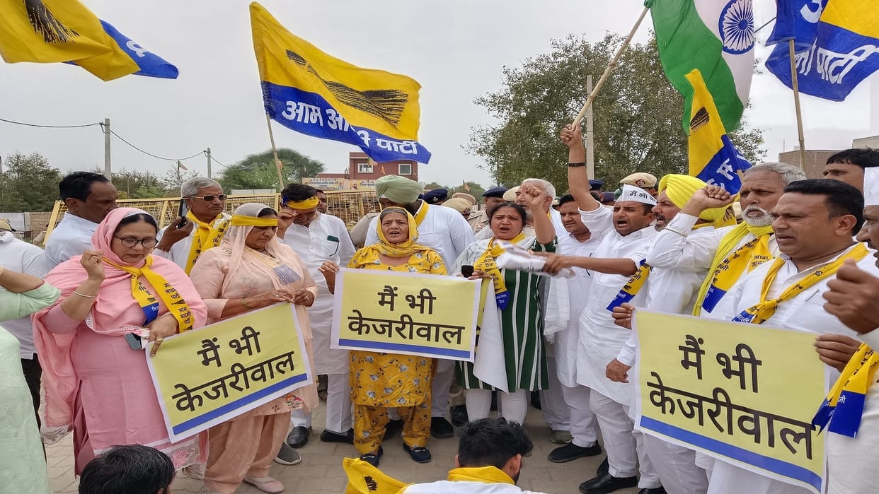 AAP workers protest in Haryana wearing helmet, said Arresting Kejriwal is dictatorship of BJP
