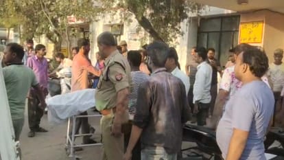 Hamirpur: भैयादूज पर मायके जाने पर अड़ी पत्नी तो पति ने खुद को गोली से उड़ाया, बेटा घायल Hamirpur: Dispute over sending wife to her maternal home, father shot himself, son also injured