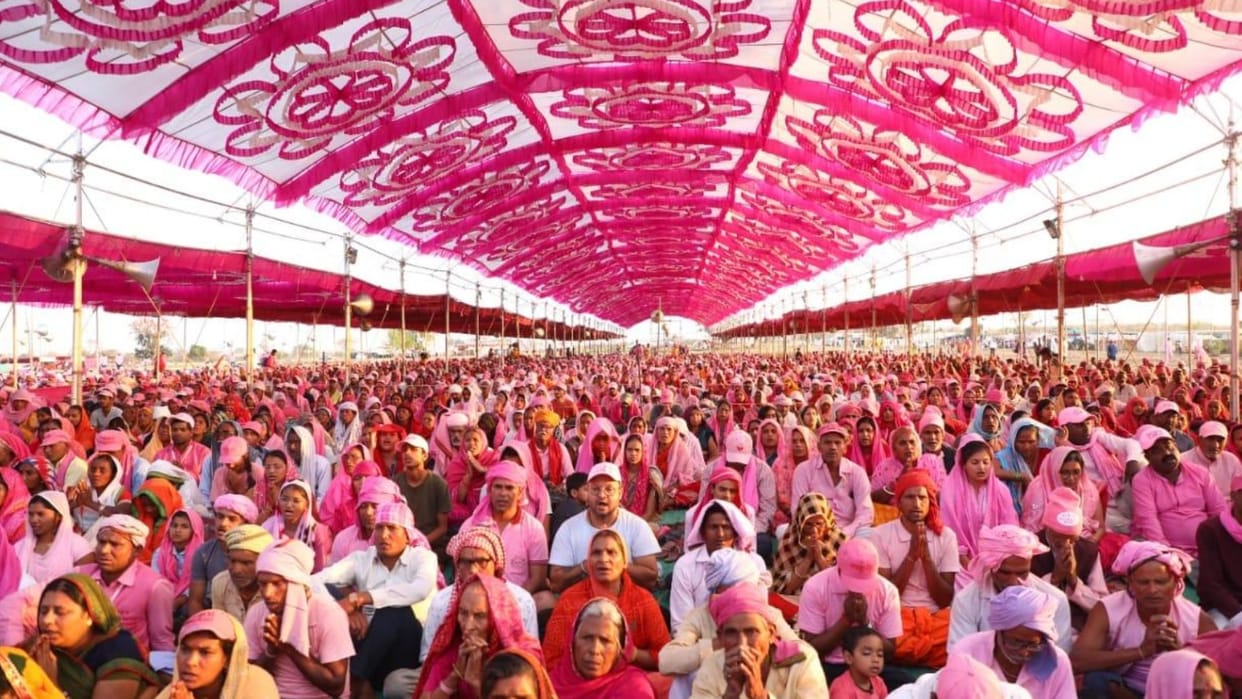 Holi festival celebrated in Baba Jaigurudev's ashram