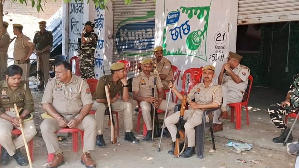 Budaun Double Murder Case Police is installing CCTV cameras in Vinod house