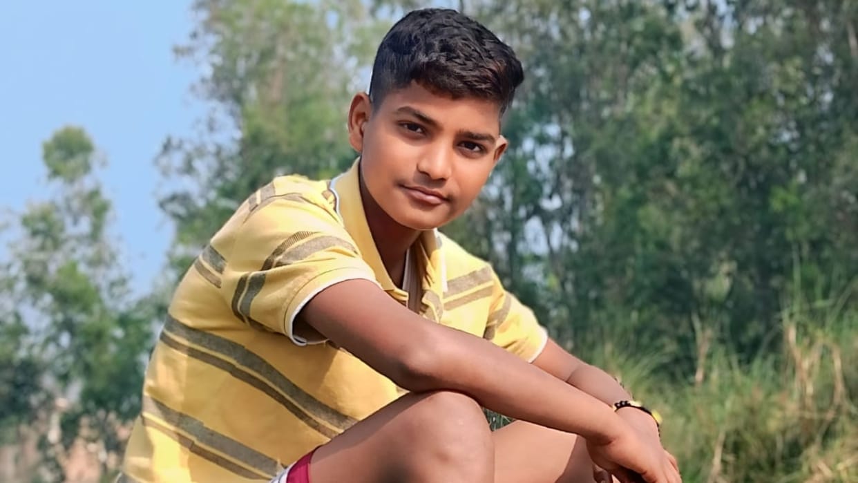 teenage died as bike collides with tree on Holi in Pilibhit