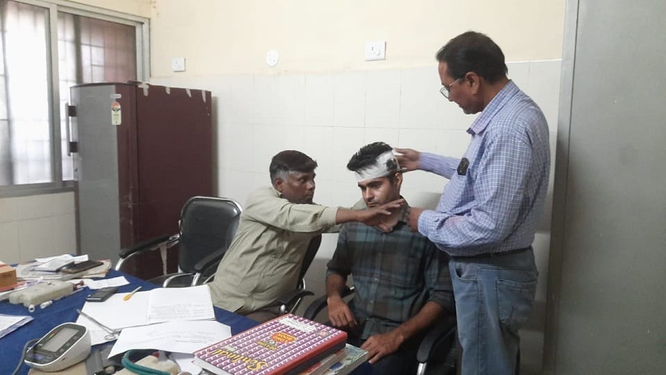 Hurriyars beat up policemen, report filed against 17
