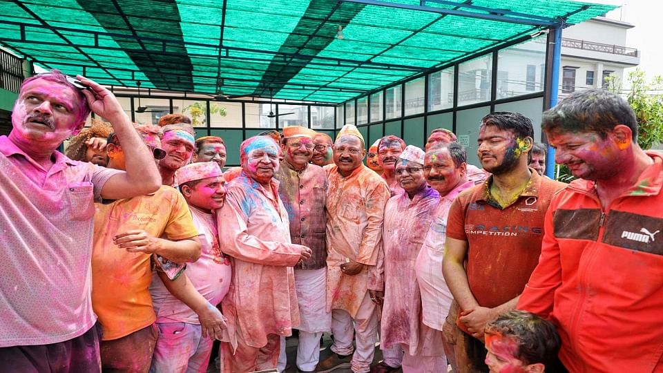 Uttarakhand: People played Holi with enthusiasm for two days in Haldwani.