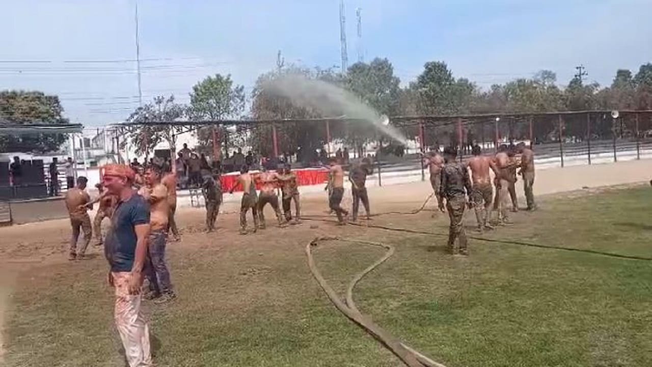 Police personnel and officers played Holi in Bareilly