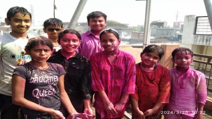 people played Holi after Holika Dahan in Bareilly