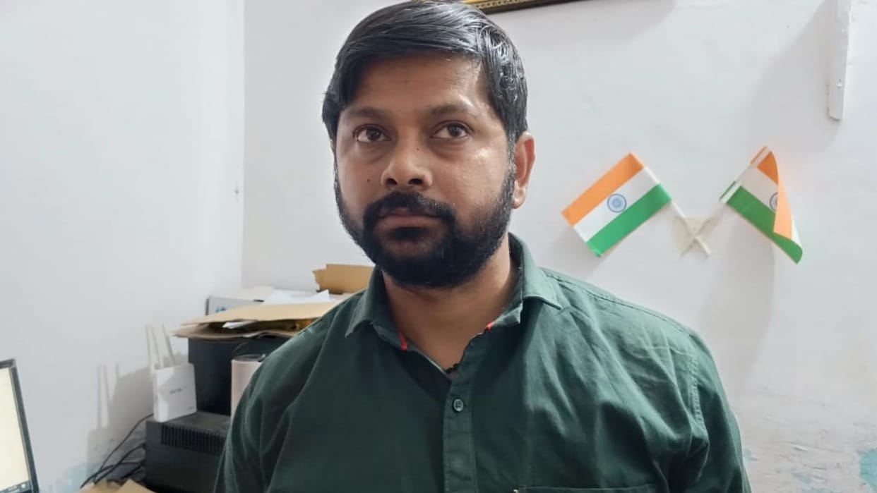 Miscreants ambushed cashier near bank of baroda in jaunpur jaunpur