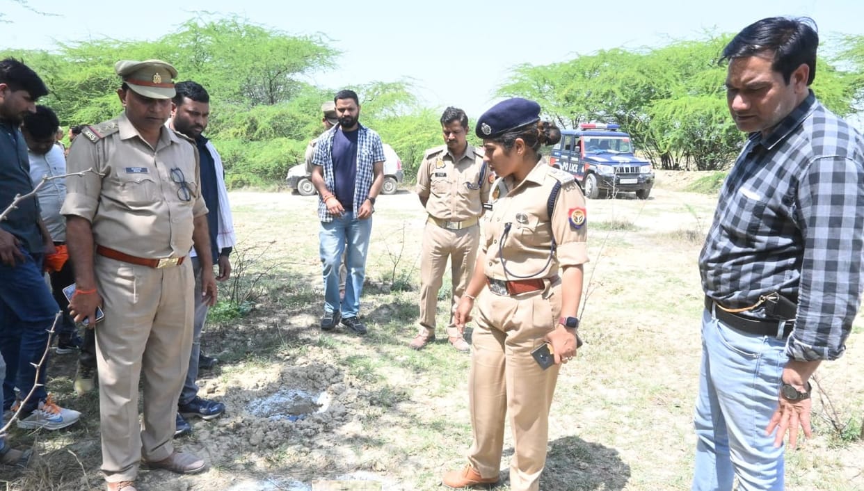 Auraiya kidnapping and murder case, Eight accused injured in police encounter, body of teenager found in suitc