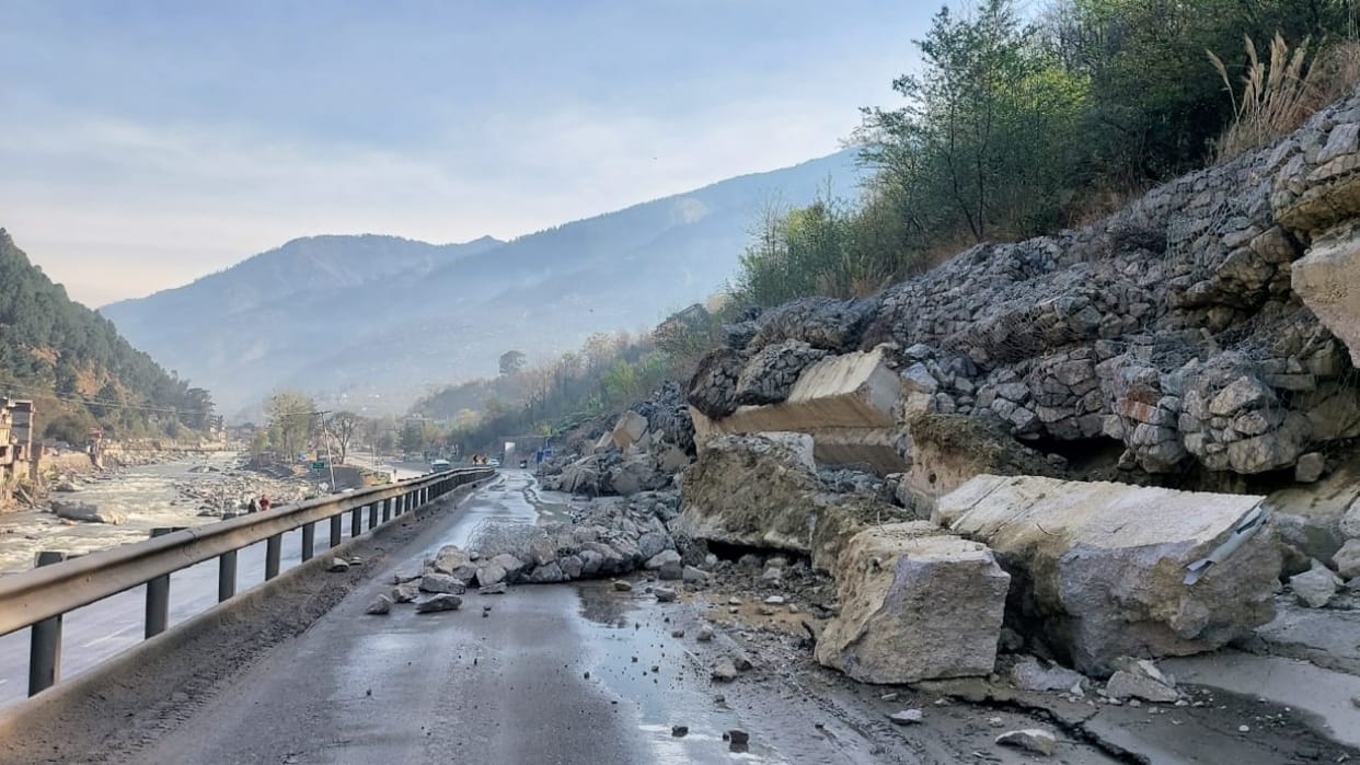 Vehicular movement disrupted on Kullu-Manali four lane due to landslide near Deodhar