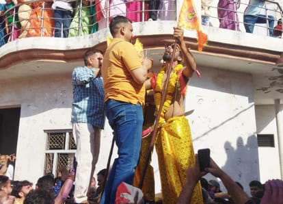 Holi is celebrated every year under a unique tradition in Bijauli village of Meerut