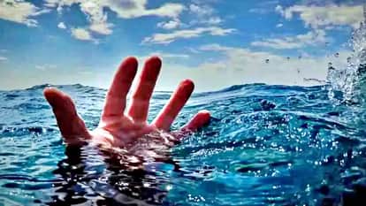 Balaghat happiness of Holi turned into mourning three youth died by drowning in river