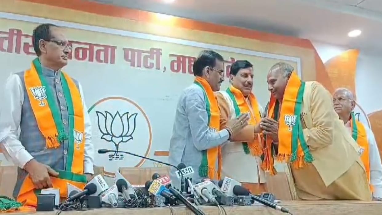 MP News: Congress gets a shock again, former Vidisha MLA Shashank Bhargava joins BJP.