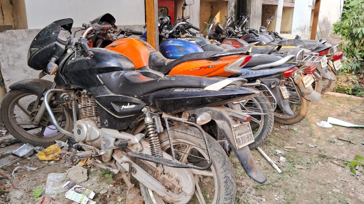 Muzaffarpur: 4 members of inter-district bike theft gang arrested; Nine bikes seized in police raid in garage