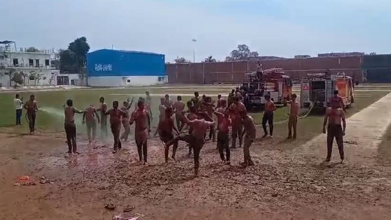 Police personnel and officers played Holi in Bareilly