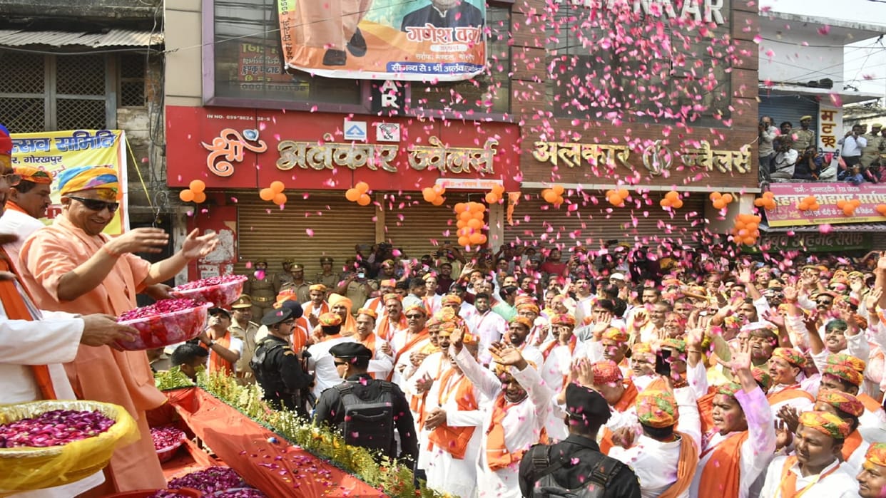 Gorakhpur Holi Photos: CM Yogi Adityanath Celebrates Holi at Gorakhnath Temple in Gorakhpur News in Hindi