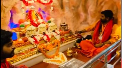वाराणसी में वैष्णो माता मंदिर का दानपात्र टूटा और नकदी चोरी