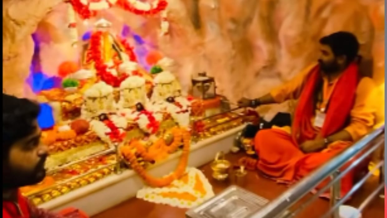 Vaishno Mata temple donation box broken and theft cash in varanasi