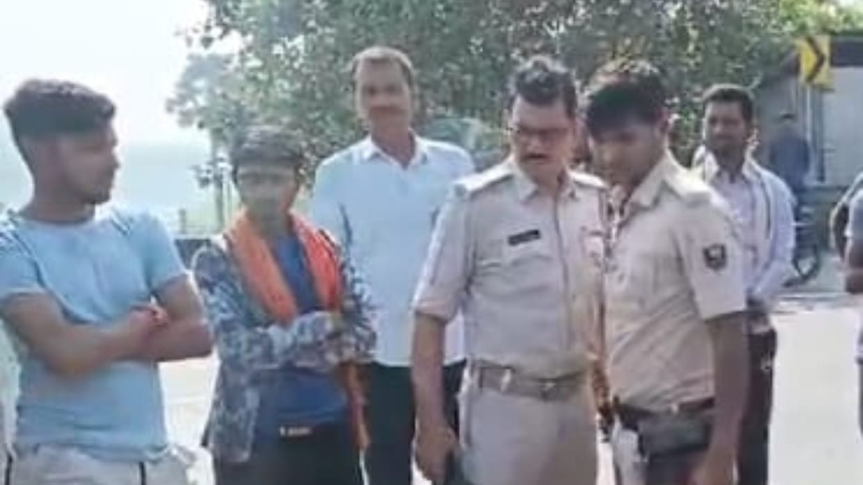 Bihar News : Bike rider died in road accident on Patna four lane.bihar police.
