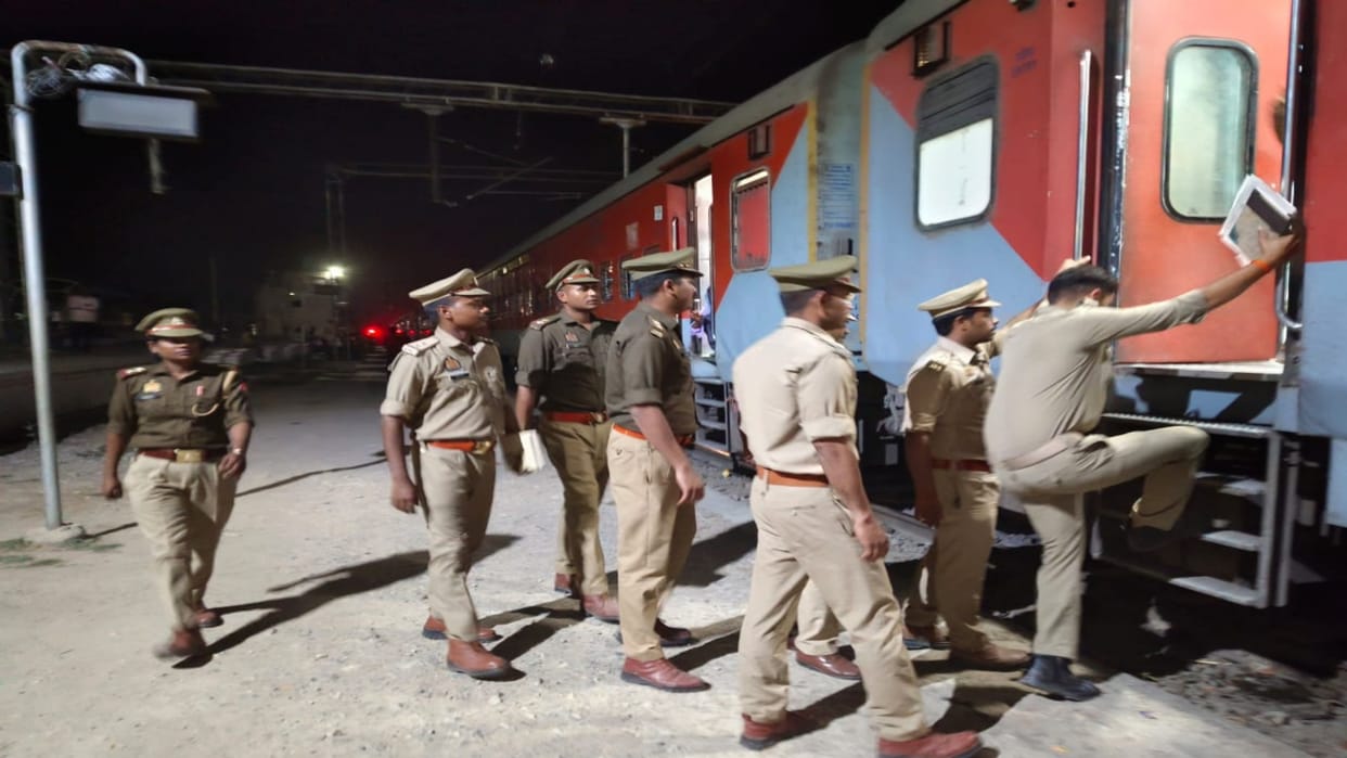 There was panic over the information of explosives in Kamayani Express train