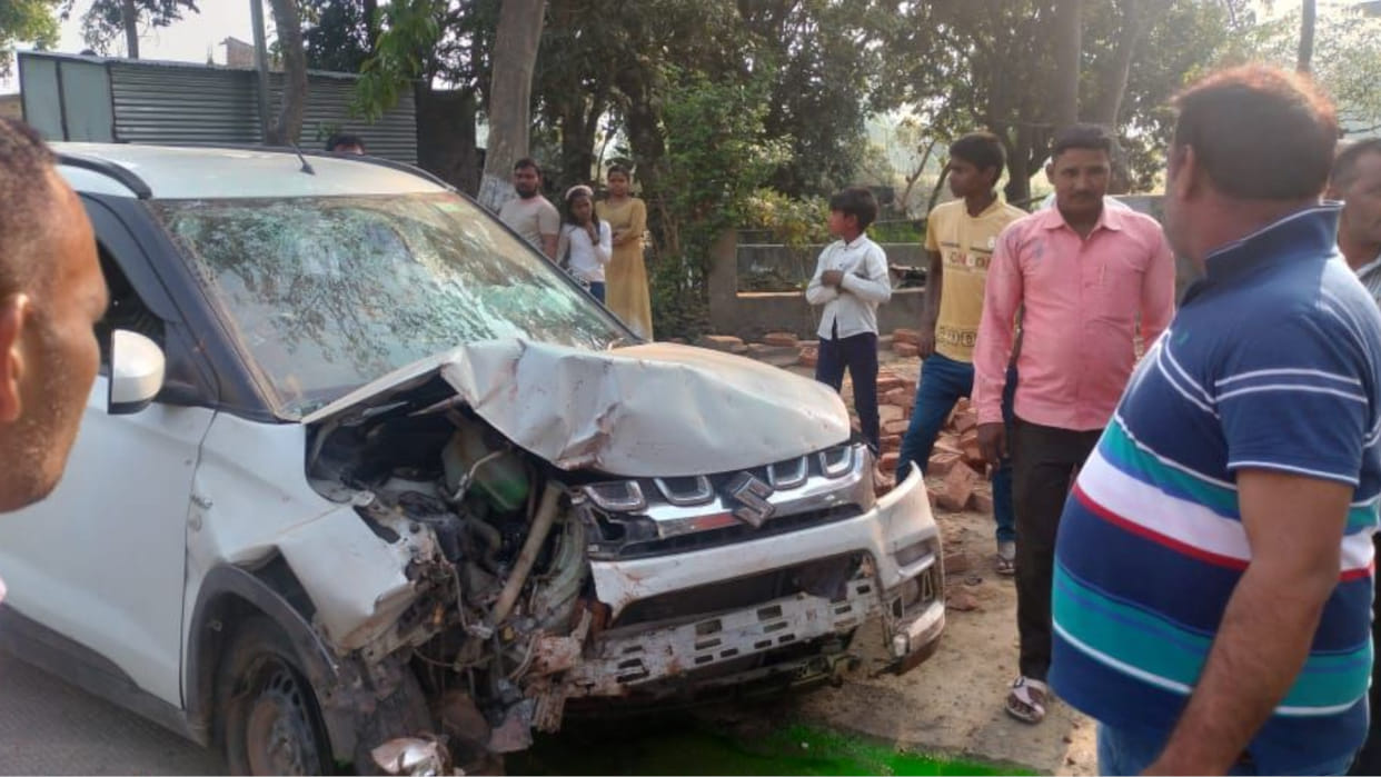 A speeding car crossed the divider and collided with a shop in Basti.