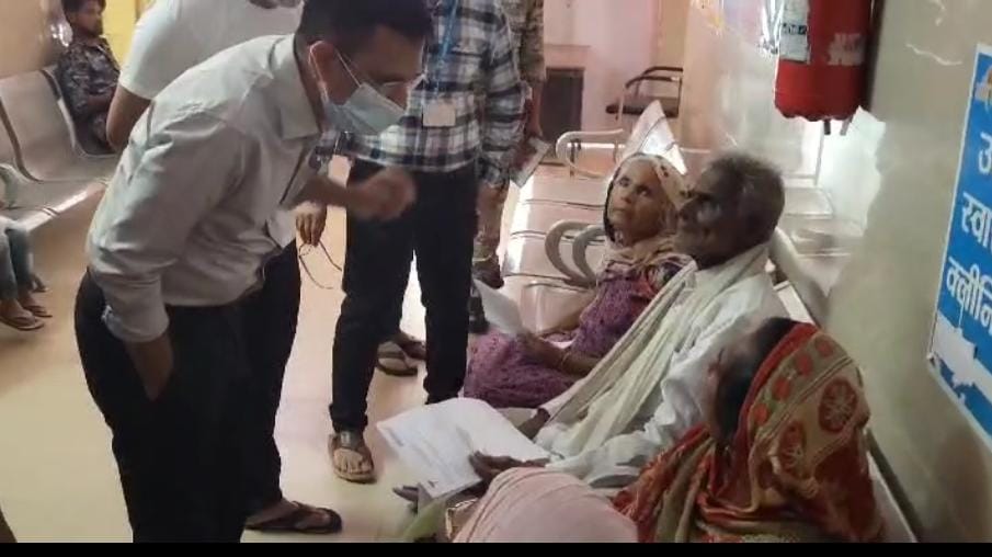 Damoh Collector inspects district hospital without informing, took information