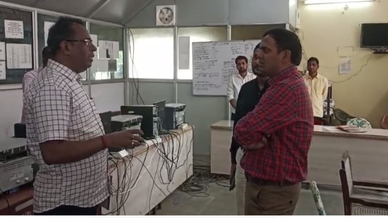 DM phone Call flying squad from control room in Sonbhadra