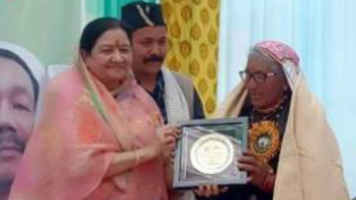 Chamoli News: 50th anniversary of Chipko movement Gaura Devi family honored, Mata Mangala honored