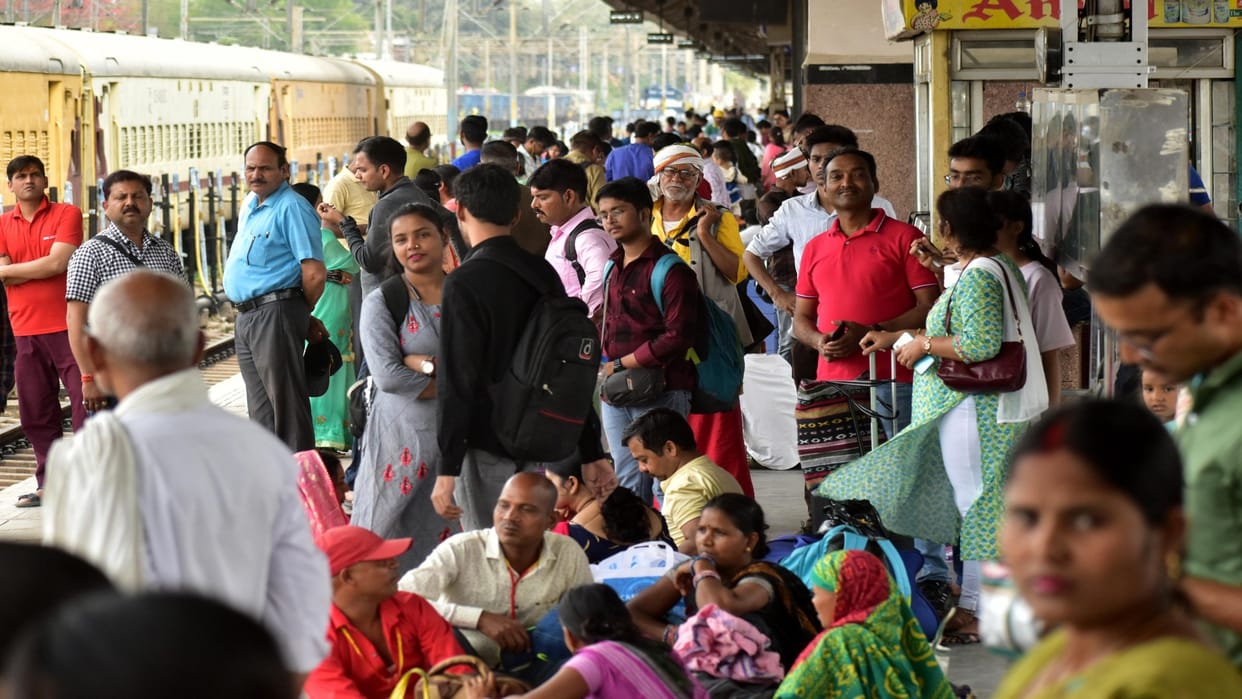 Increased crowd of people returning after celebrating the festival, there is no space in trains for the next s