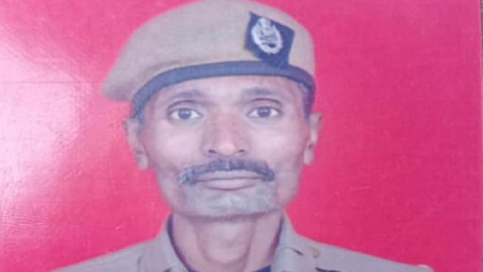 tenant talking loudly on the phone landlord and his nephew beat him to death in delhi