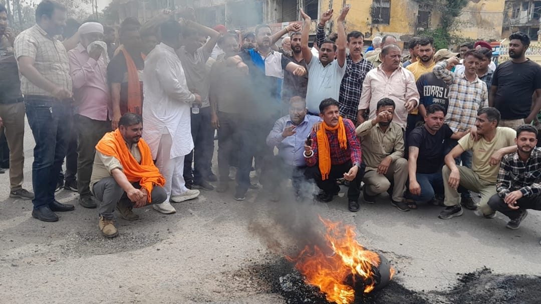 jammu kashmir Privately owned passenger bus operators staged protest against e bus service