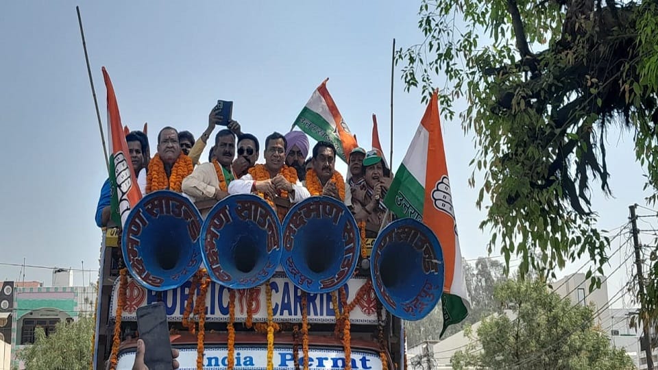 Congress candidate Prakash Joshi filed nomination in rudrapur
