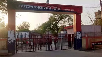 UP: एमपी-एमएलए कोर्ट ने तलब की मुख्तार की सेहत की रिपोर्ट, न्यायाधीश का पेशकार बताने वाला कर्मी पहुंचा कारागार MP-MLA court summons Mukhtar health report