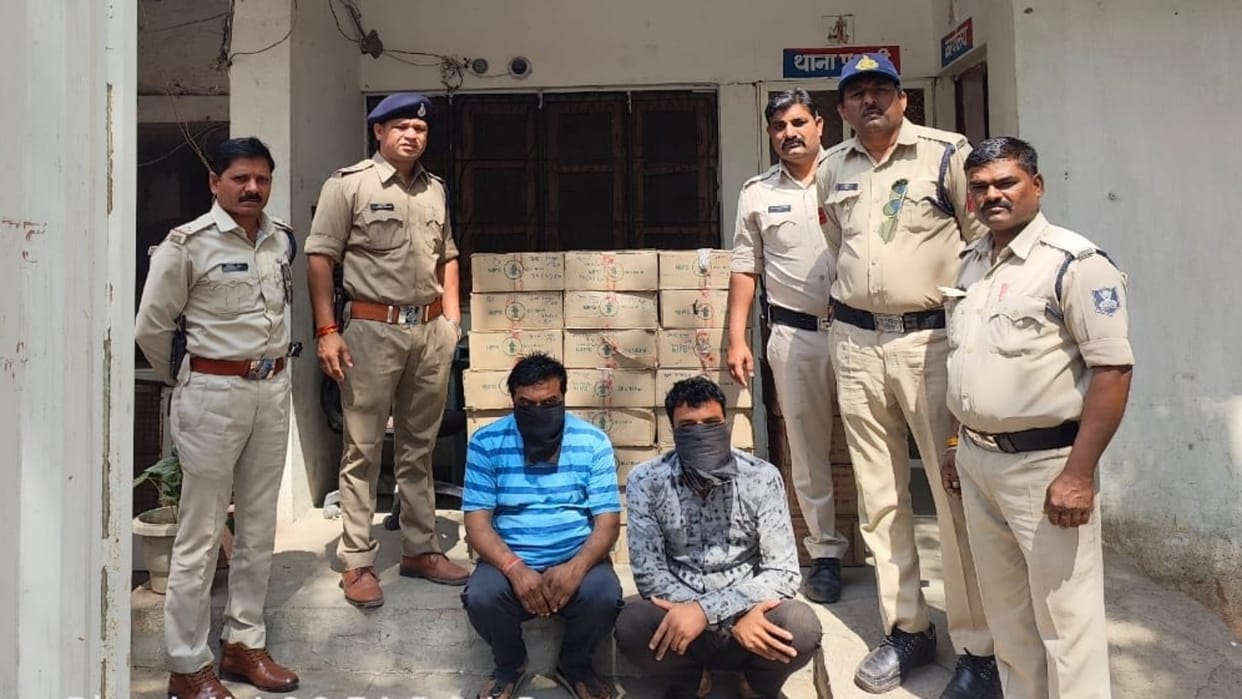 Ujjain Crime 24 boxes of illicit liquor found loaded in Bolero two people detained