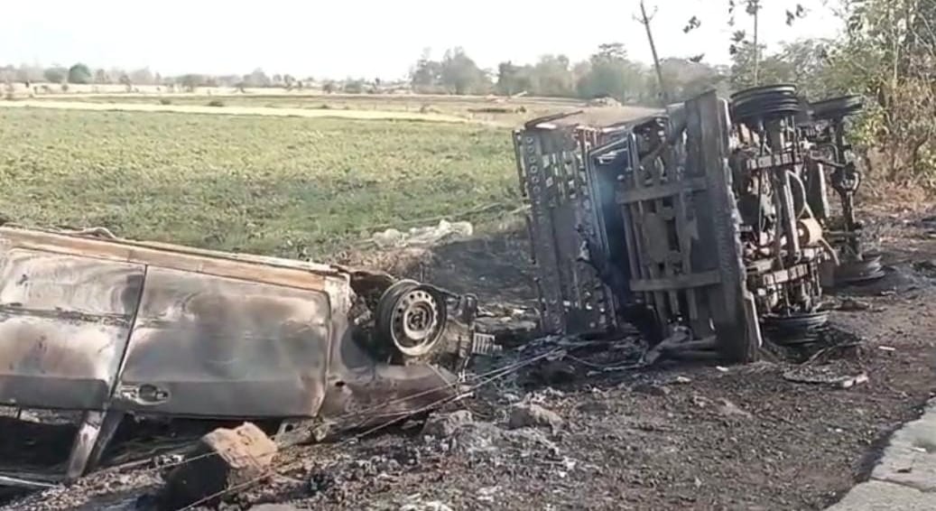 Sehore Violent confrontation between two parties in village Amdoh of Rehti vehicles on fire