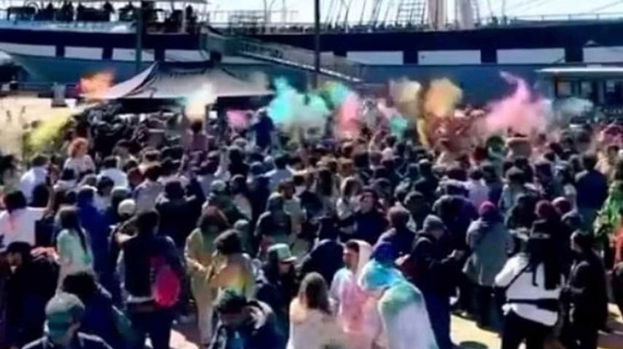 Over 7000 Indians, Americans celebrate Holi in New York
