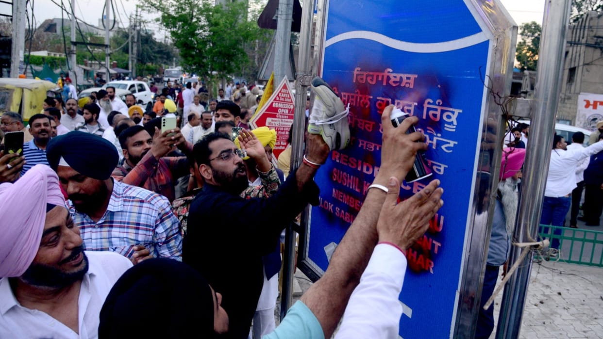 Fierce protest by AAP leaders: Minister furious over Rinku-Angural joining BJP