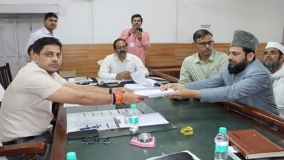 Discussion about Mohibullah Nadvi being SP candidate from Rampur, situation not clear in Moradabad.