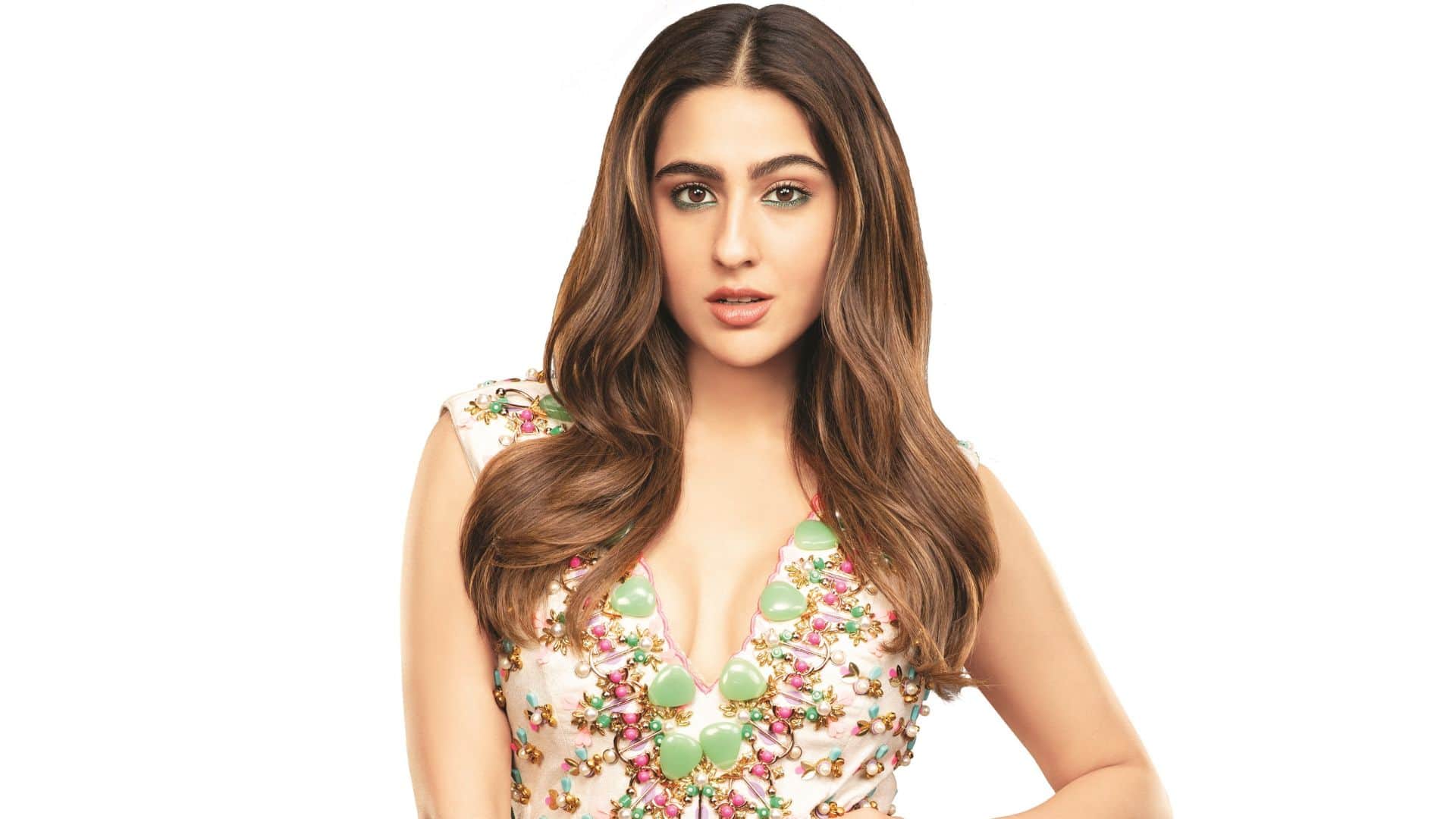 Sara Ali Khan bua Saba Pataudi react to a paparazzi video of the actress asks media to stop filming