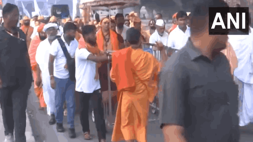 Shankaracharya Avimukteshwaranand Saraswati marched to Parliament for cow protection and know what are demand