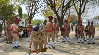 Safari collides with DCM on the highway, one constable dead, condition of two policemen critical