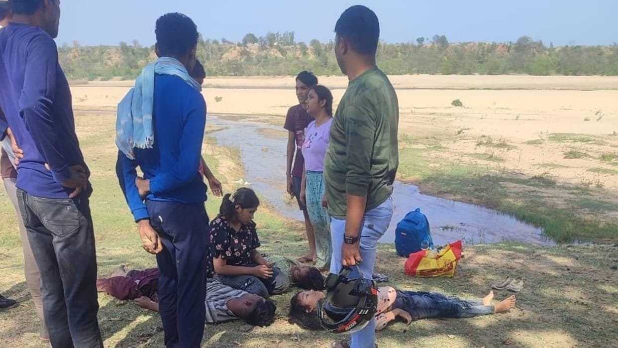 Umaria News: Dead bodies of four people including two sisters found drowned in the river