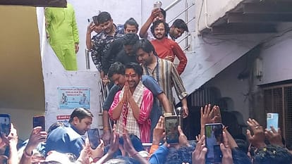 UP: वृंदावन पहुंचे पंडित धीरेंद्र शास्त्री, बोले- 20 किमी दायरे में शराब और मांस की बिक्री पर लगे रोक Baba Bageshwar Dham Dhirendra Shastri said ban on sale of liquor and meat within 20 km radius of Vrindavan