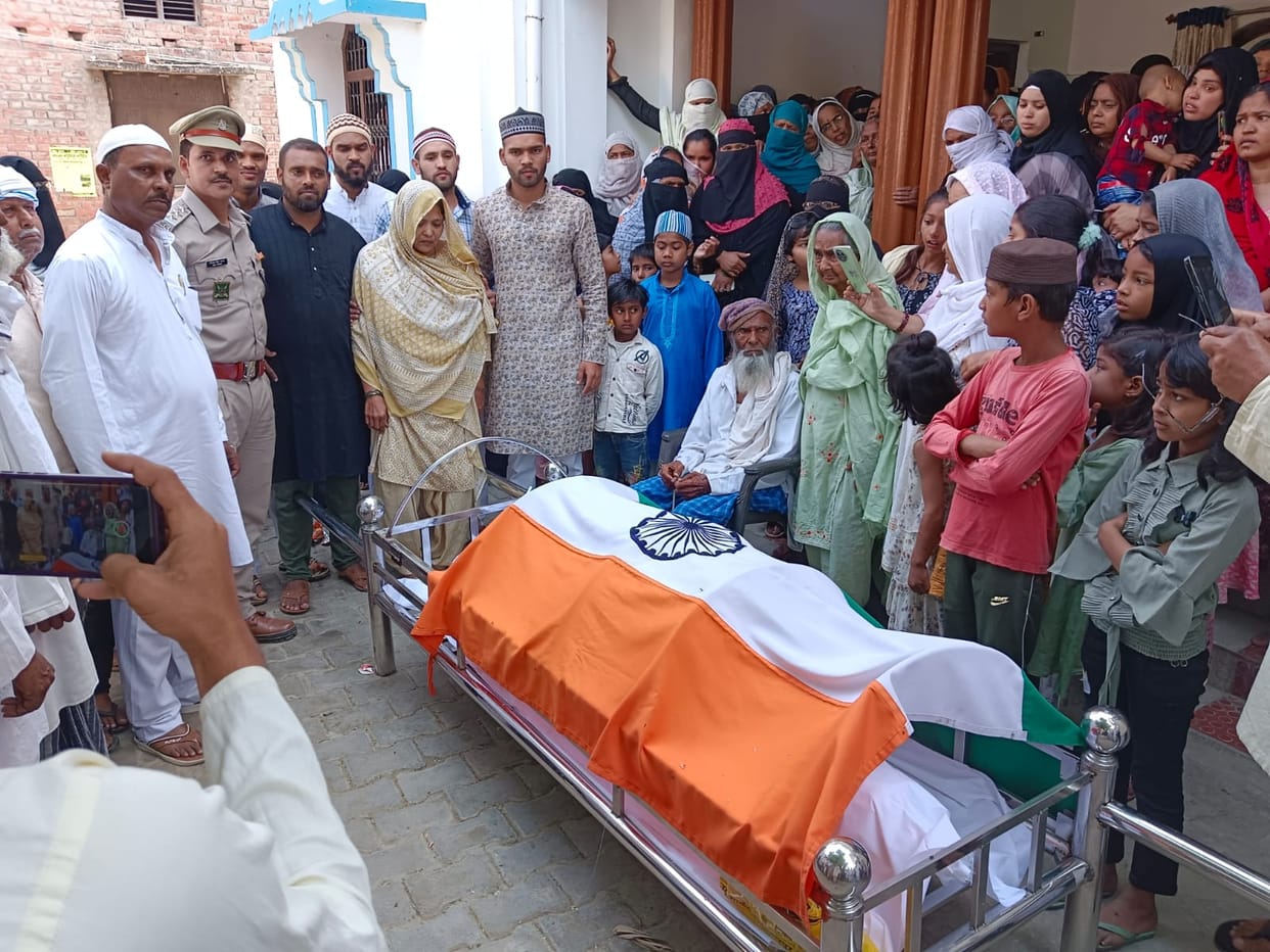 painful story of CRPF Jawan death and funeral took place in ballia
