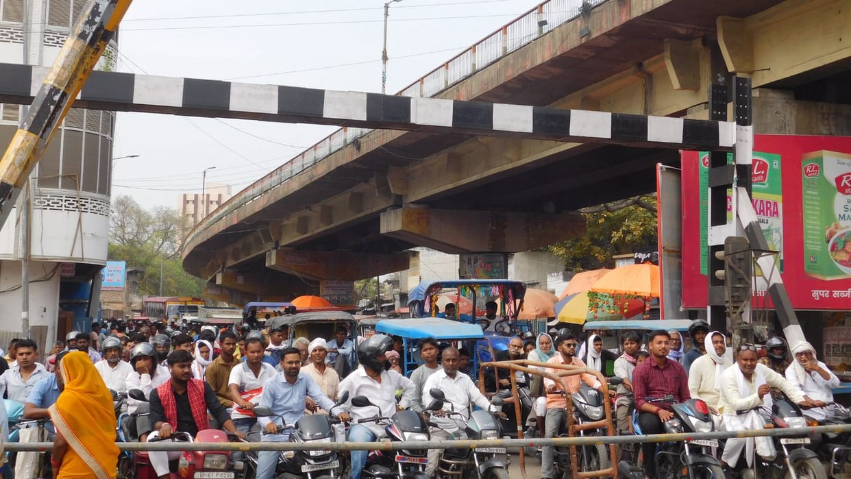 boom broke down railway crossing in ballia jam at Chittu Pandey intersection