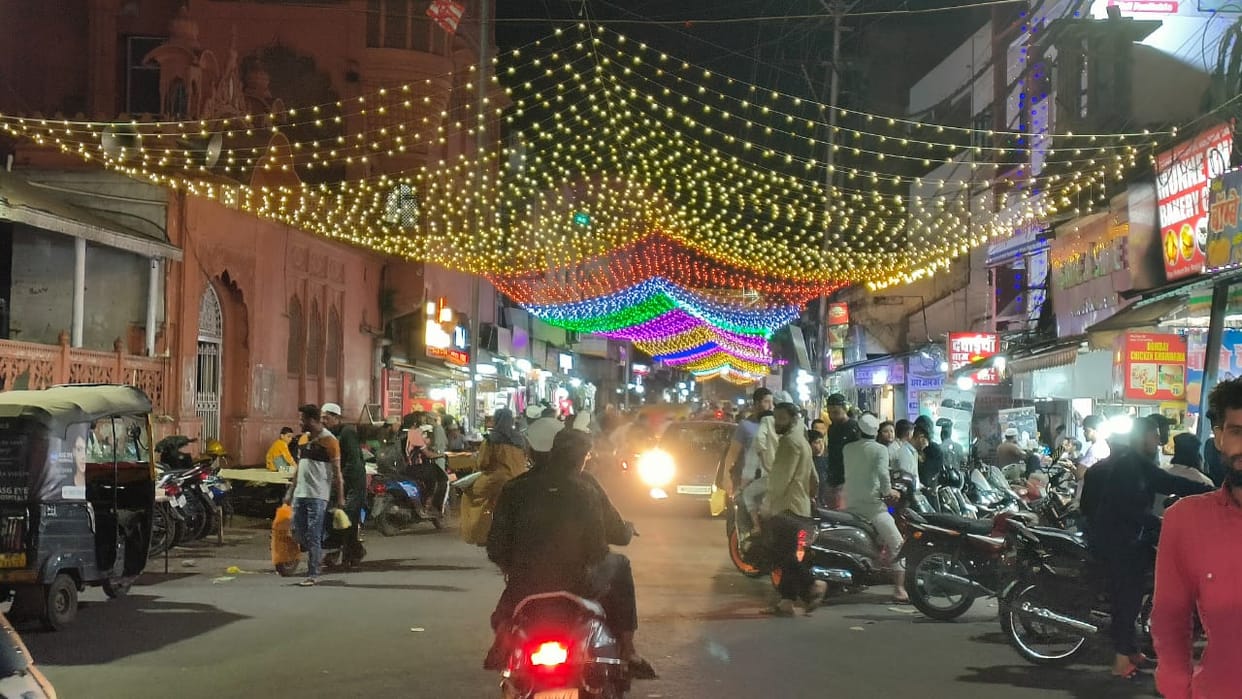 Ramzan: I also have a lamp in glow of the festival... This Ramzan, streets, localities, squares, are decorated